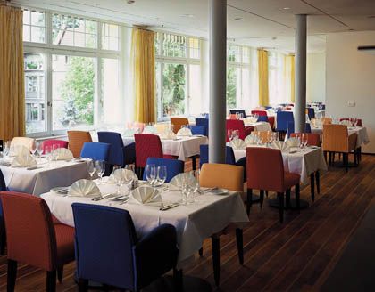 Zurich Development Center Hotel Restoran foto